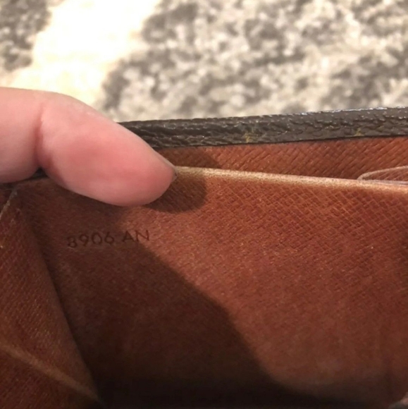 LV WALLET - Picture 4 of 5
